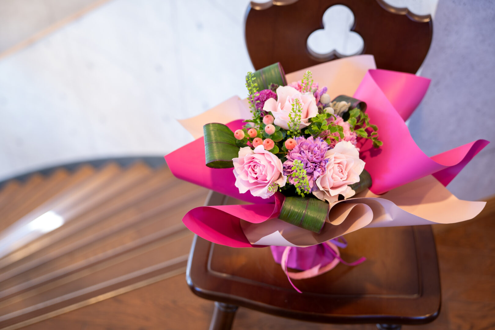 結婚祝いの花瓶付きブーケ